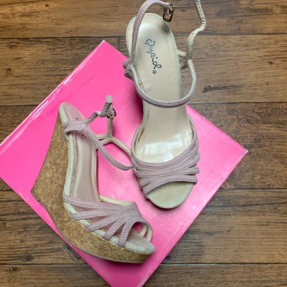 Quips wedge sandals 7.5